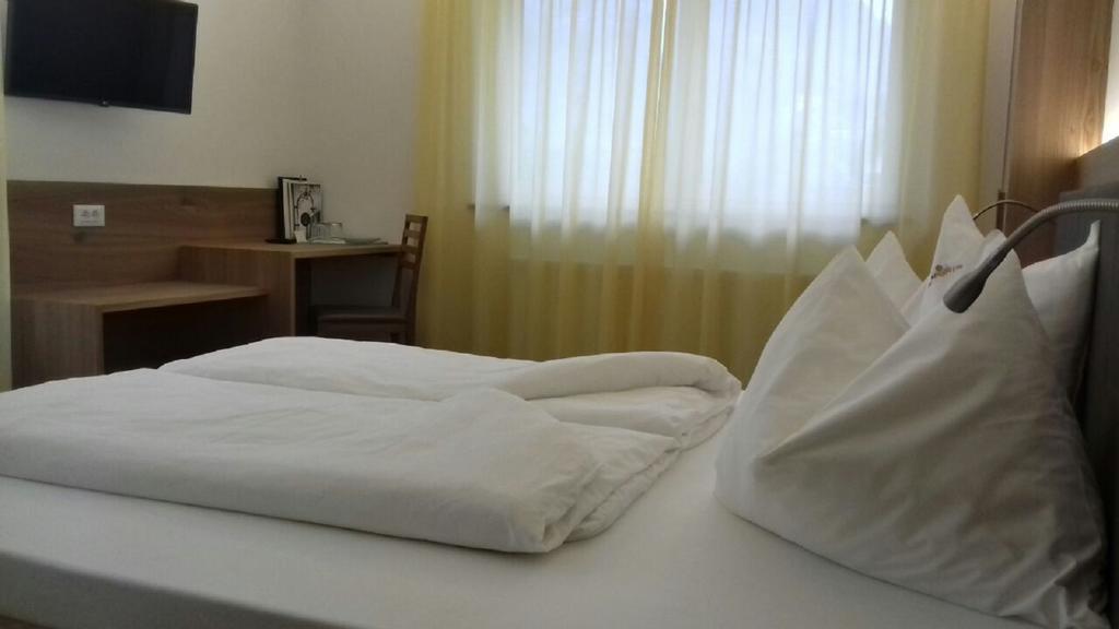 Garni Raffein Hotell Lana Exteriör bild