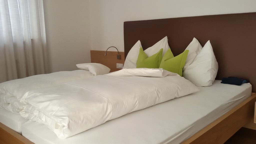 Garni Raffein Hotell Lana Exteriör bild