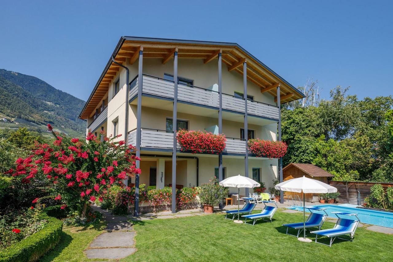 Garni Raffein Hotell Lana Exteriör bild